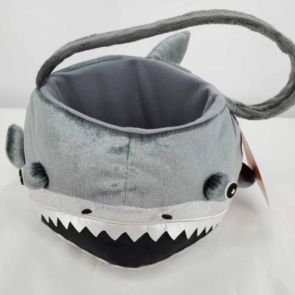 Hyde and Eek!‎ Boutique Kids' Plush Shark Trick-or-Treat Bling Basket New